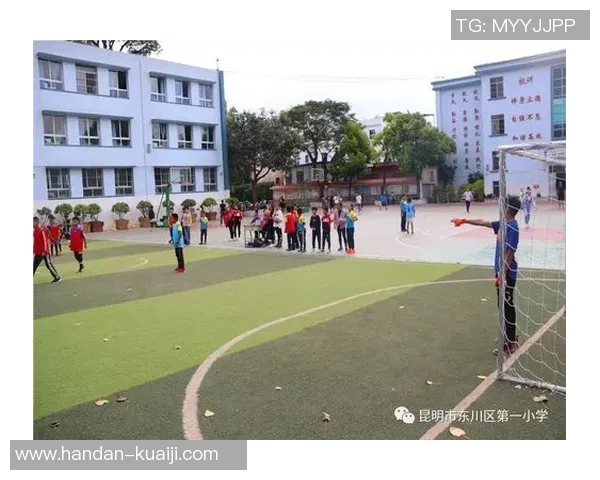 足球扫把脚的技巧与训练方法解析助你提升球技与比赛表现